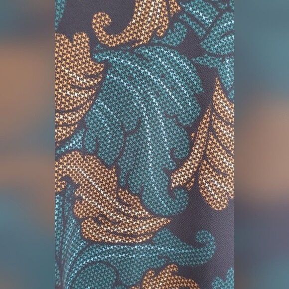 NWT Lularoe Cassie pencil skirt with beautiful stitch print in size 3XL - Picture 2 of 6